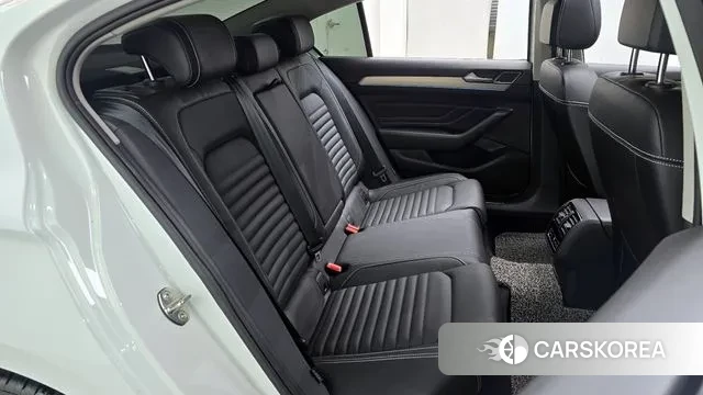 Volkswagen Passat GT (B8) 2022 Белый из Кореи, фото 3