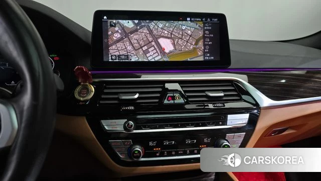BMW 5 Series (G30) 2022 Серебристо-серый из Кореи, фото 3