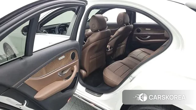 Mercedes-Benz E-Class W213 2022 Белый из Кореи, фото 3
