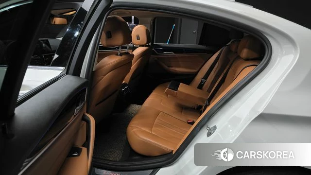 BMW 5 Series (G30) 2018 Белый из Кореи, фото 3