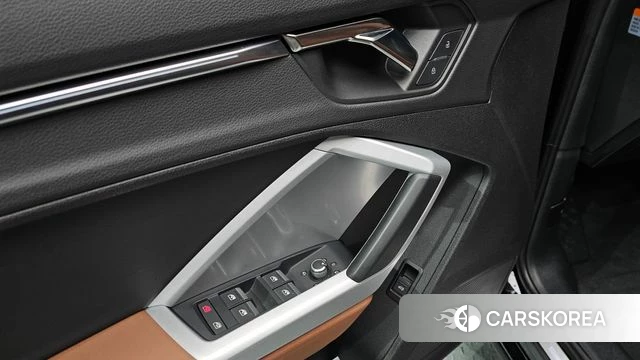 Audi Q3 (F3) 2022 Черный из Кореи, фото 3