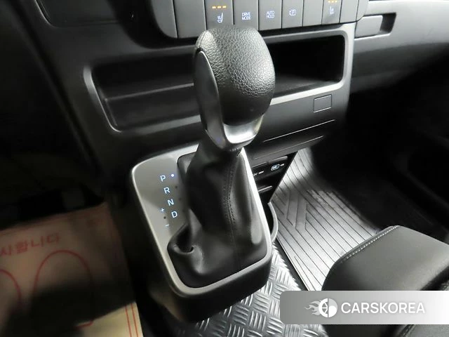 Hyundai Staria 2021 Серебряный из Кореи, фото 3
