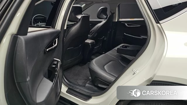 Kia EV6 2023 Жемчужный цвет из Кореи, фото 3