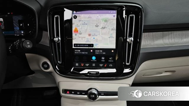 Volvo XC40 2023 Белый из Кореи, фото 3