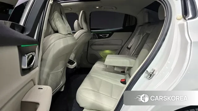 Volvo S60 3rd generation 2022 Белый из Кореи, фото 3