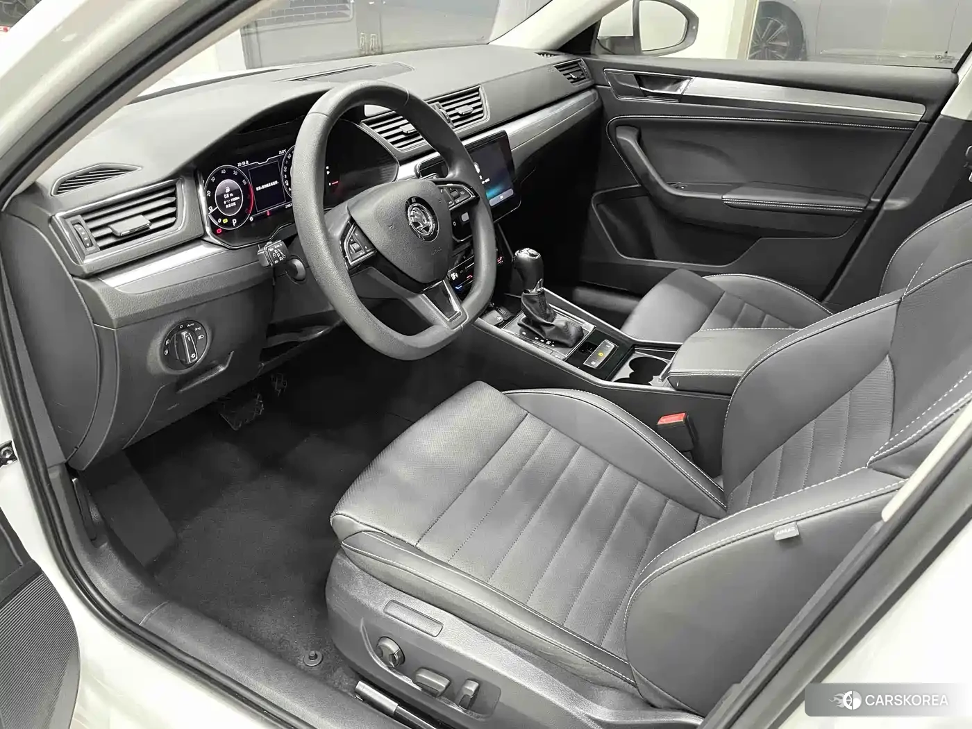Skoda Superb 2022 Белый из Китая, фото 3