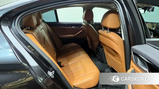 BMW 5 Series (G30) 2018 Серый из Кореи, фото 3