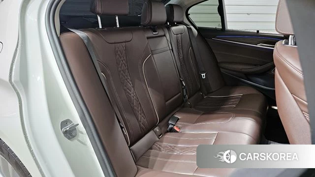 BMW 5 Series (G30) 2022 Белый из Кореи, фото 3