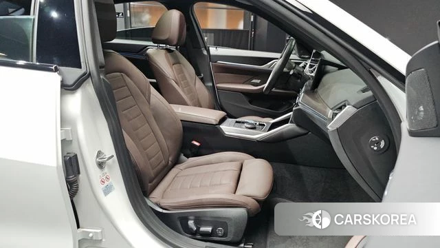 BMW i4 2023 Белый из Кореи, фото 3