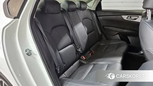 Kia The New K3 2nd generation 2023 Белый из Кореи, фото 3