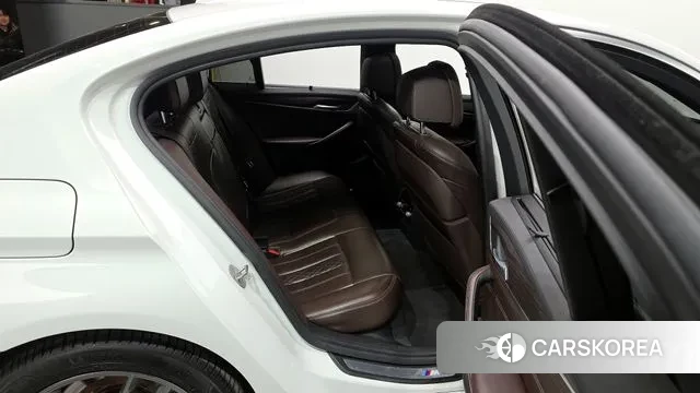 BMW 5 Series (G30) 2018 Белый из Кореи, фото 3