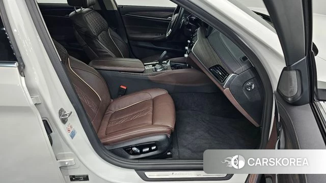 BMW 5 Series (G30) 2021 Белый из Кореи, фото 3