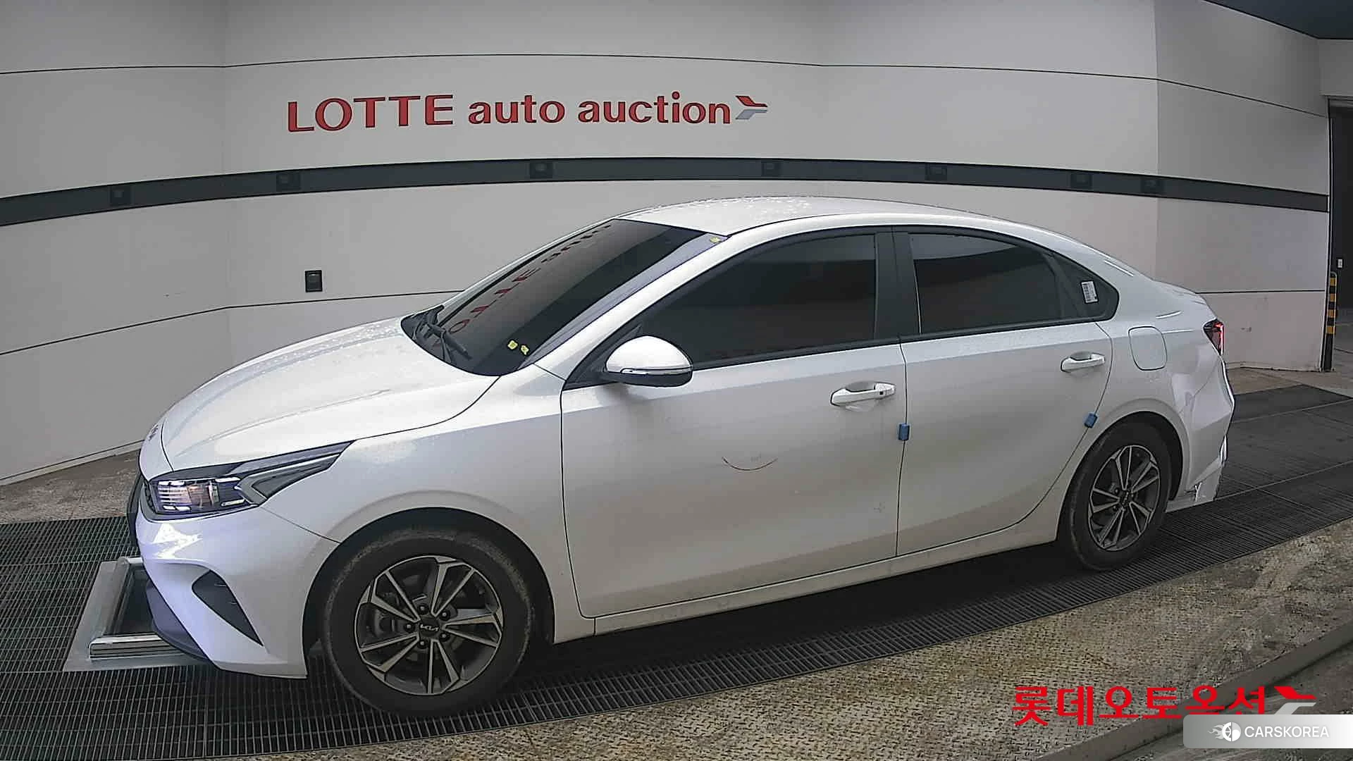 Kia K3 2022 Snow White Pearl из Кореи, фото 3