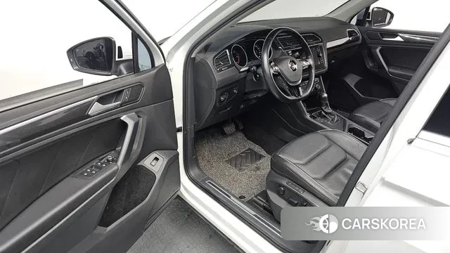 Volkswagen Tiguan second Generation 2020 Белый из Кореи, фото 3