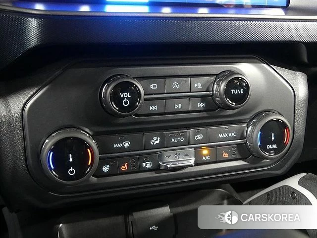 Ford Bronco 6th Generation 2022 Небесно-голубой из Кореи, фото 3