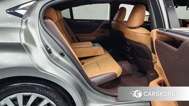 Lexus ES300h 7th generation 2021 Серебряный из Кореи, фото 3