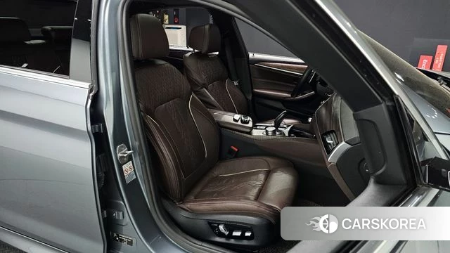 BMW 5 Series (G30) 2018 Цвет галактики из Кореи, фото 3