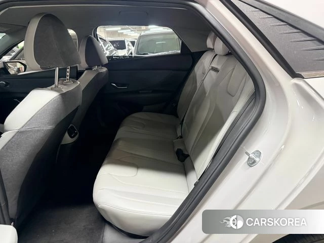 Hyundai Avante (CN7) 2021 Серебристо-серый из Кореи, фото 3