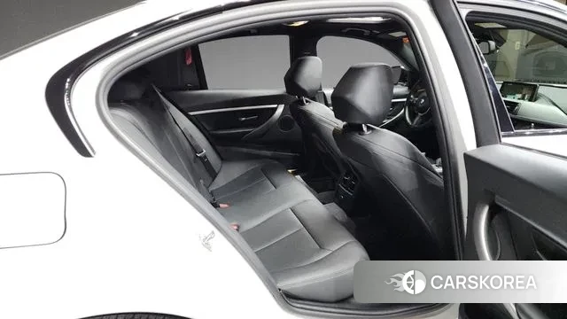 BMW 3 Series (F30) 2018 Белый из Кореи, фото 3