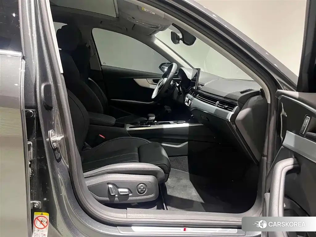 Audi A4L 2024 Silver/gray из Китая, фото 3