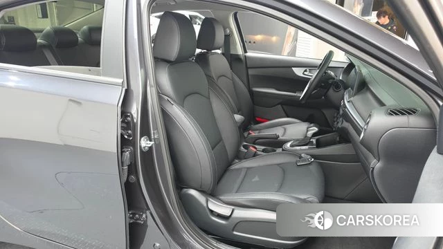 Kia The New K3 2nd generation 2023 Серый из Кореи, фото 3