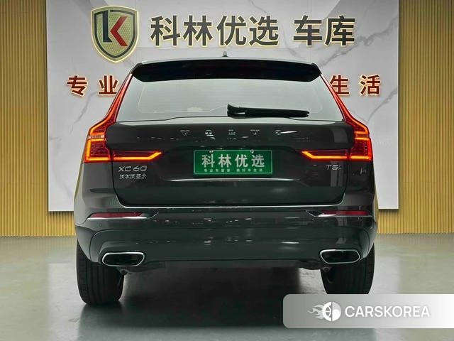 Volvo XC60 2021 Темно-серый из Китая, фото 3