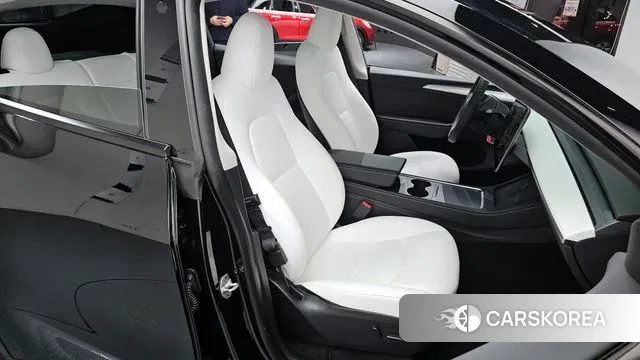 Tesla Model Y 2024 Черный из Кореи, фото 3