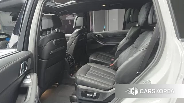 BMW X7 (G07) 2025 Белый из Кореи, фото 3