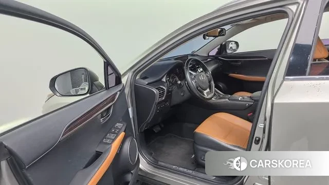 Lexus NX300h 2019 Песочный из Кореи, фото 3