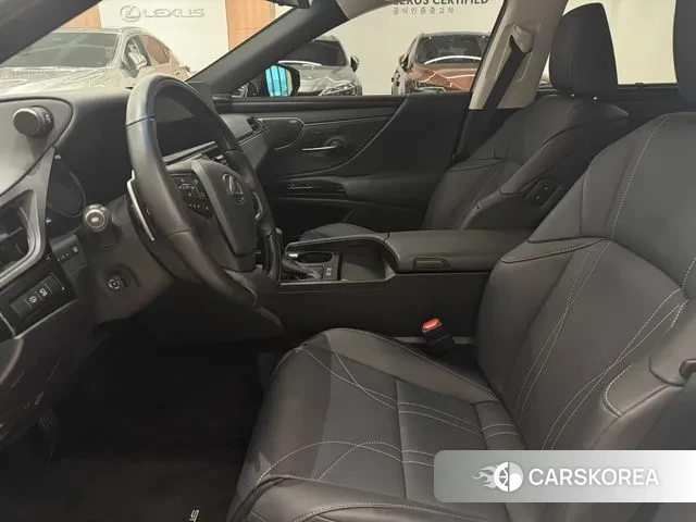 Lexus ES300h 7th generation 2025 Белый из Кореи, фото 3