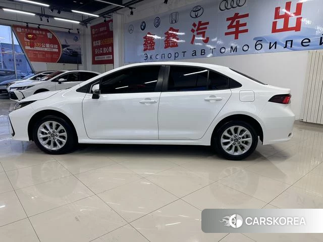 Toyota Corolla 2022 Белый из Китая, фото 3