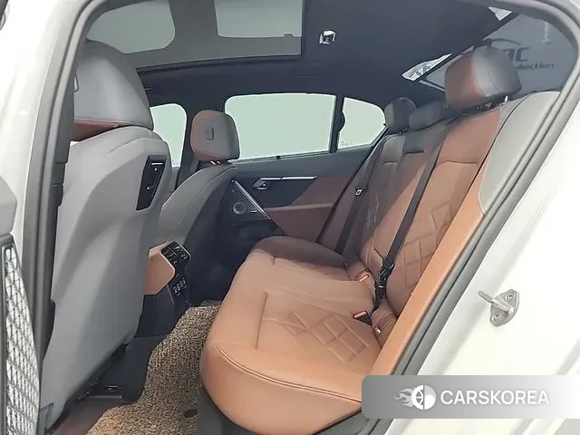 BMW 5 Series (G60) 2024 Белый из Кореи, фото 3