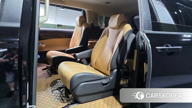 Kia Carnival 4th generation 2023 Черный из Кореи, фото 3