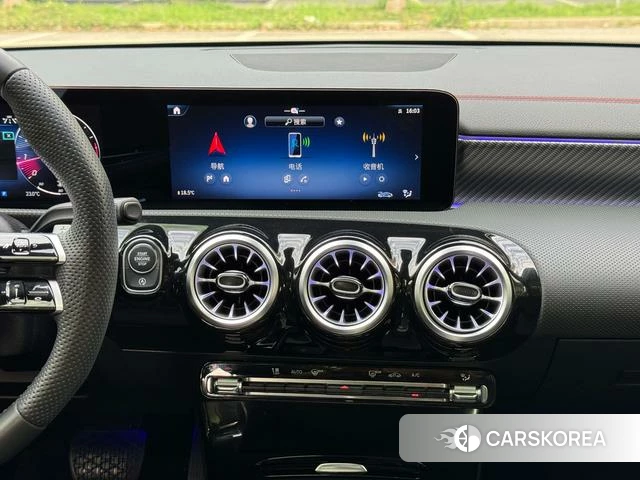 Mercedes-Benz Class A 2023 Белый из Китая, фото 3