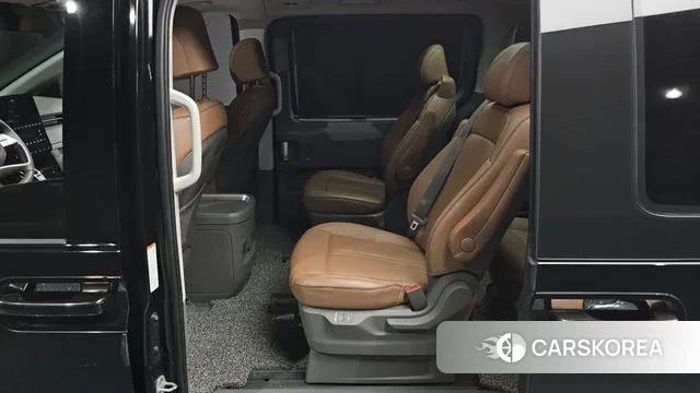 Hyundai Staria 2023 Черный из Кореи, фото 3