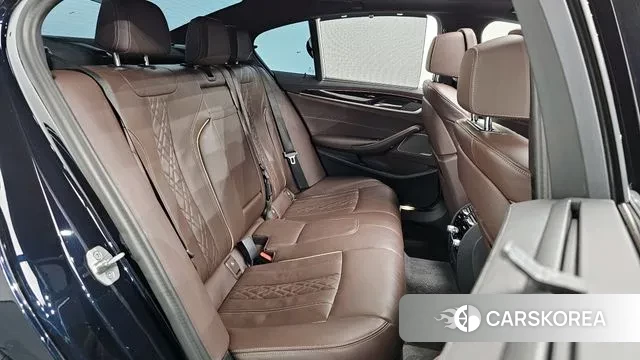 BMW 5 Series (G30) 2023 Черный из Кореи, фото 3