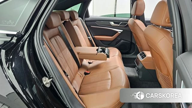 Audi A6 (C8) 2023 Черный из Кореи, фото 3