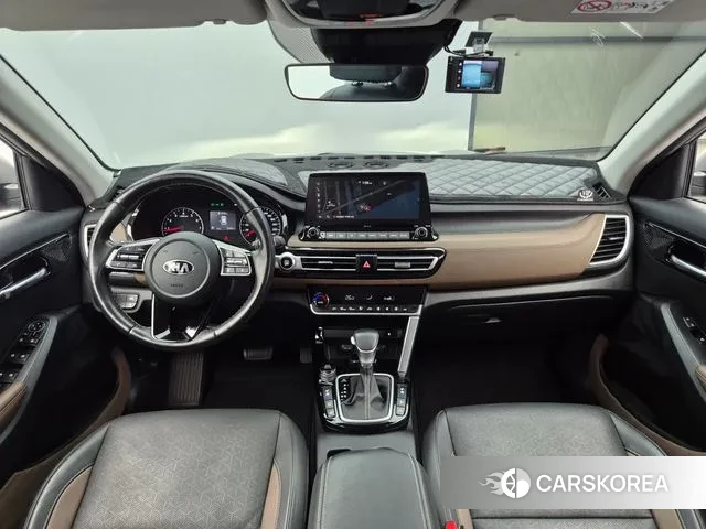 Kia Seltos 2021 Серебристо-серый из Кореи, фото 3