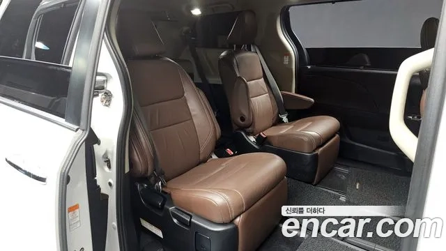 Toyota Sienna 2018 Белый из Кореи, фото 3