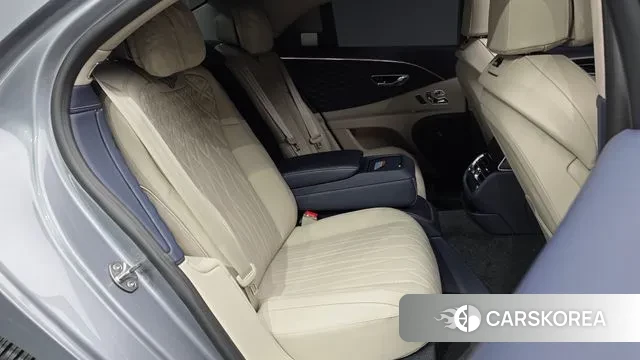 Bentley Flying Spur 3rd Generation 2023 Серебристо-серый из Кореи, фото 3