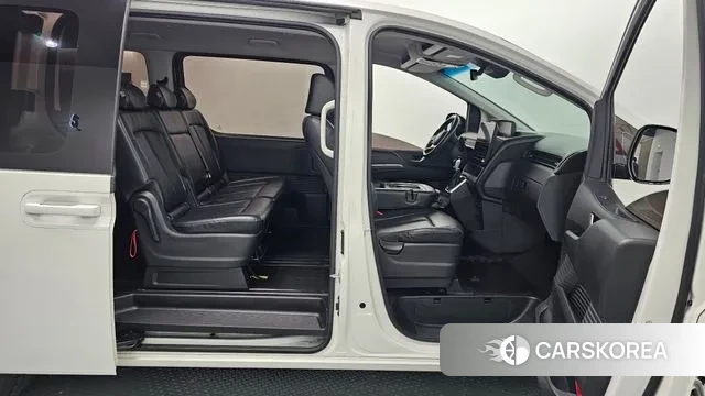 Hyundai Staria 2022 Белый из Кореи, фото 3