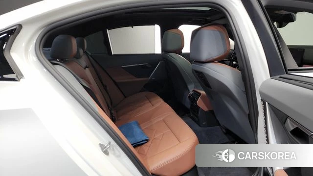 BMW 5 Series (G60) 2024 Белый из Кореи, фото 3