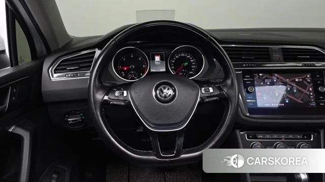 Volkswagen Tiguan second Generation 2018 Белый из Кореи, фото 3