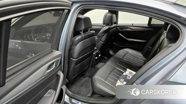 BMW 5 Series (G30) 2018 Серебристо-серый из Кореи, фото 3