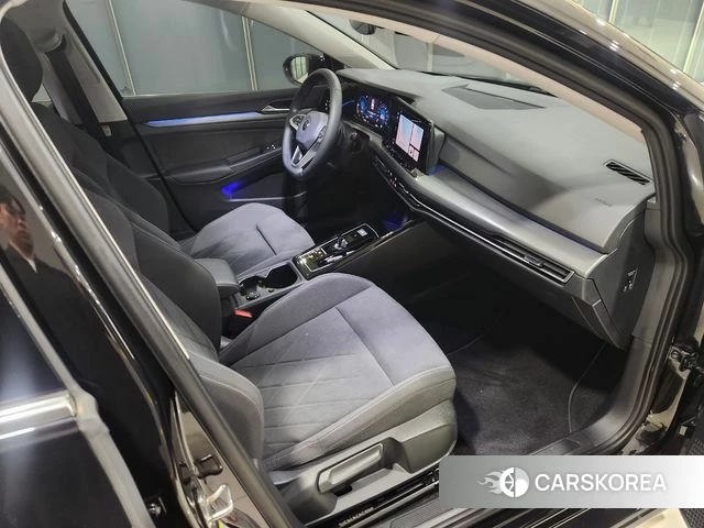 Volkswagen Golf 8th Generation 2023 Черный из Кореи, фото 3