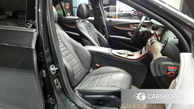Mercedes-Benz E-Class W213 2022 Серый из Кореи, фото 3