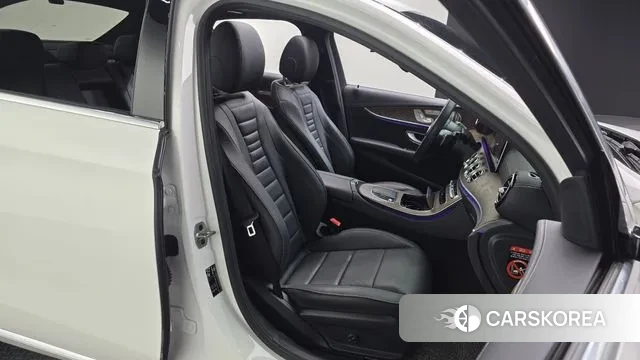 Mercedes-Benz E-Class W213 2023 Белый из Кореи, фото 3