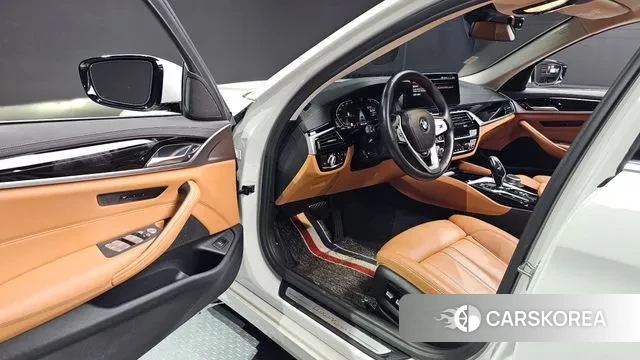 BMW 5 Series (G30) 2022 Белый из Кореи, фото 3