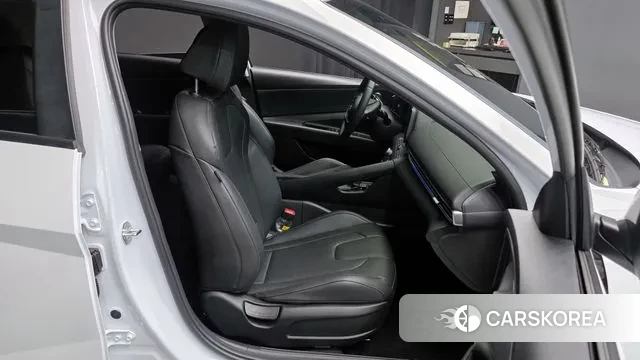 Hyundai The New Avante (CN7) 2024 Белый из Кореи, фото 3