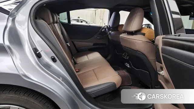 Lexus ES300h 7th generation 2021 Серебристо-серый из Кореи, фото 3